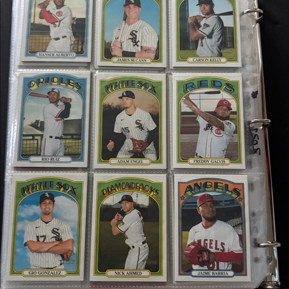 Lot  of 196 -Cards Black Binder of Mix Sport Cards - Picture 15 of 15